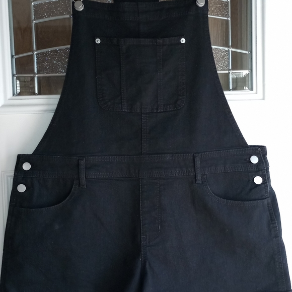 No Boundaries Overall Shorts - Picture 1 of 3